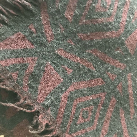 Wilfred: Blanket Scarf - Picture 5 of 5